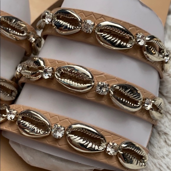 I.N.C. Cowrie Flats - Picture 5 of 5